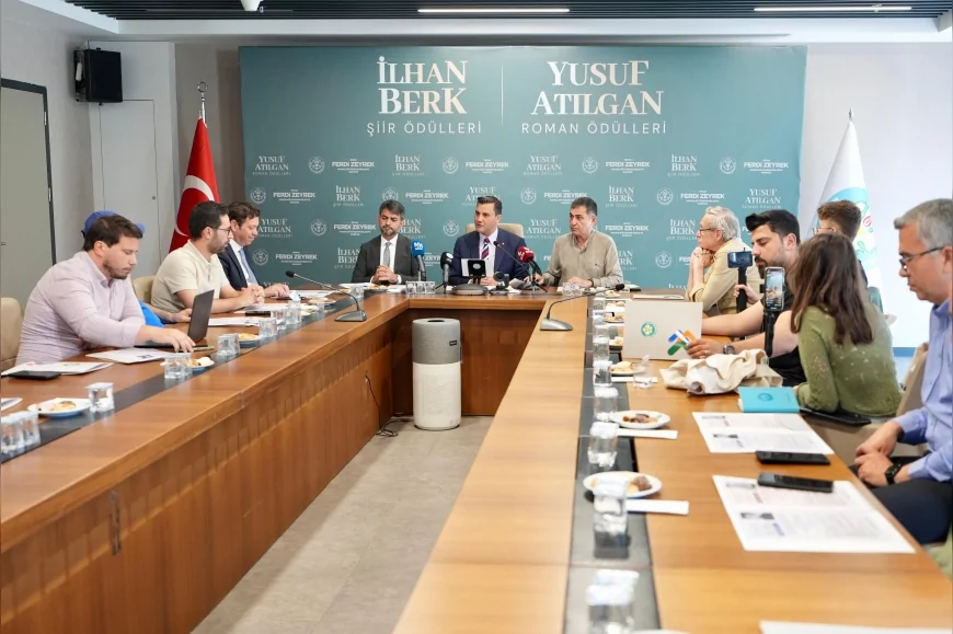 Manisa Büyükşehir Belediyesi, kentin yetiştirdiği iki önemli edebiyatçıyı onurlandırmak amacıyla