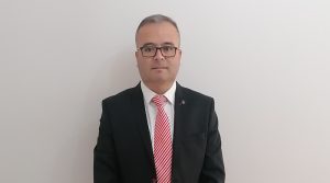 Bir çocuk doğar; gözlerini açar ve merakla bakar etrafına. Her