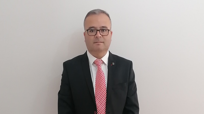 Bir çocuk doğar; gözlerini açar ve merakla bakar etrafına. Her