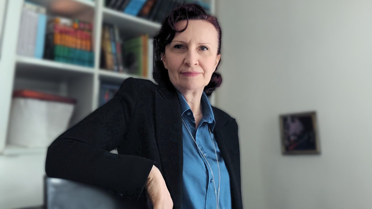 DENİZ ERBULAK “ÖNEMLİ OLAN “NASIL” ANLATTIĞINIZDIR.” Deniz Erbulak, Manisalı jeoloji