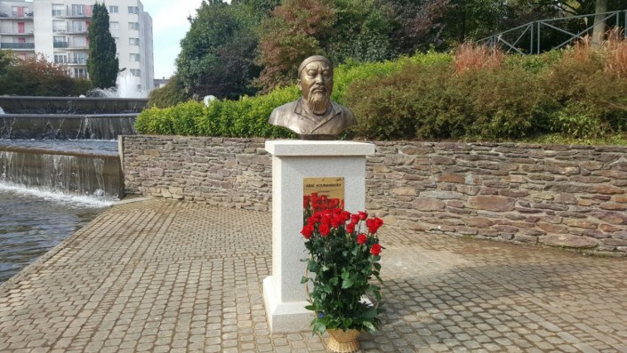 azak yazılı edebiyatının kurucusu, büyük şair ve düşünür Abay Kunanbayulı’nın