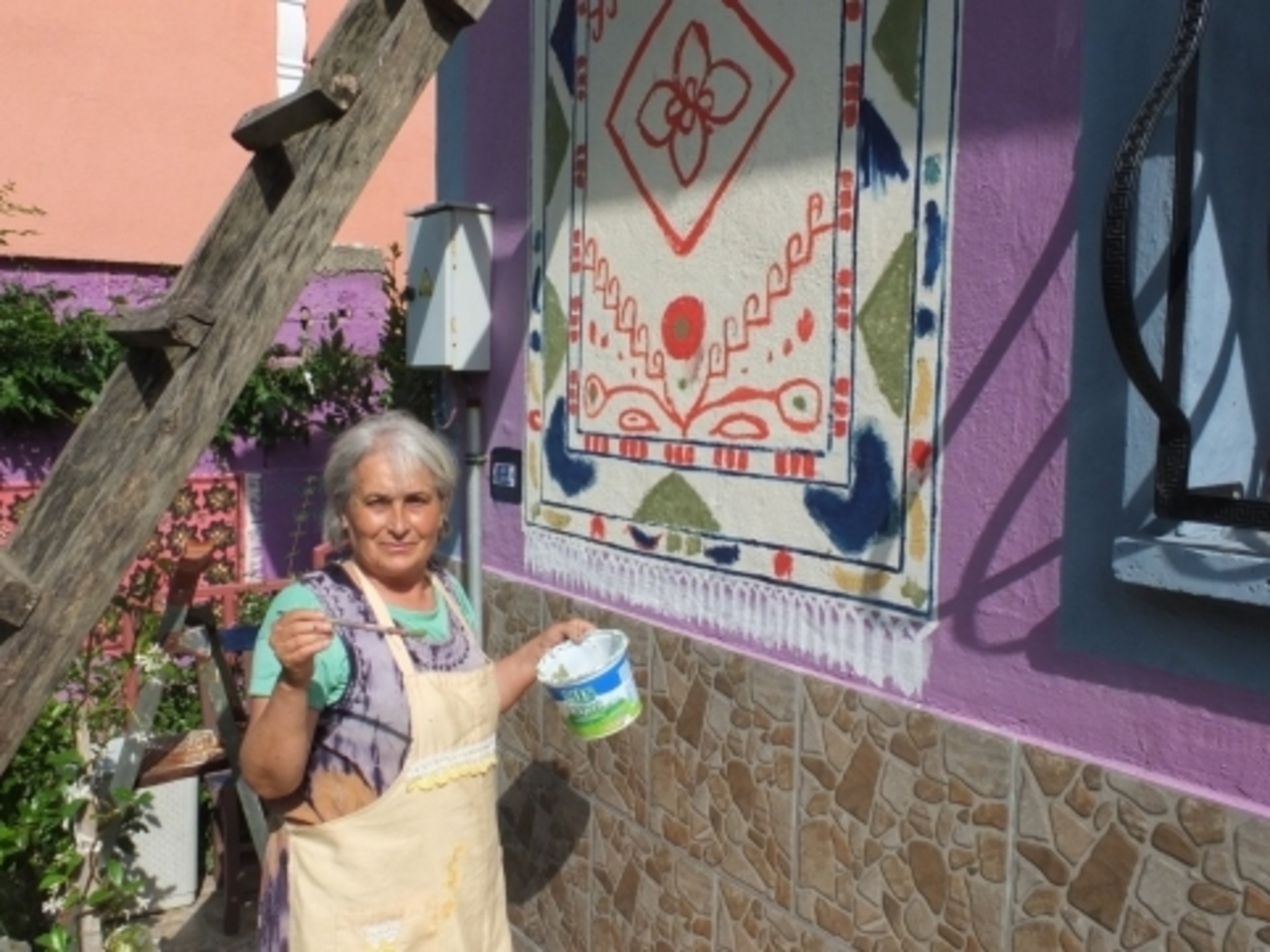 1952 yılında Gördes’in Kıranköy Mahallesi’nde dünyaya gelen Emine Ataman Koç,