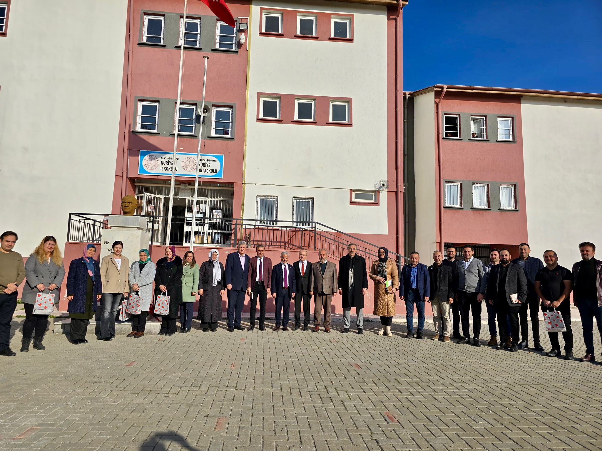 KÖY OKULLARINA KİTAP DESTEĞİ: TDED MANİSA ŞUBESİ NURİYE MAHALLESİ’NDEKİ ÖĞRENCİLERLE