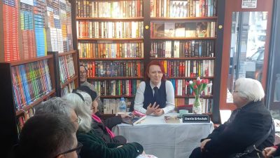 Türk Edebiyatı’na bugüne kadar 42 özgün eser kazandıran, özellikle Gençlik