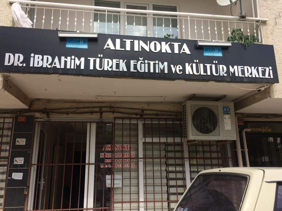 Manisa Altınokta Körler Derneği yetkilileri, görme engelli bireylerin günlük yaşamda