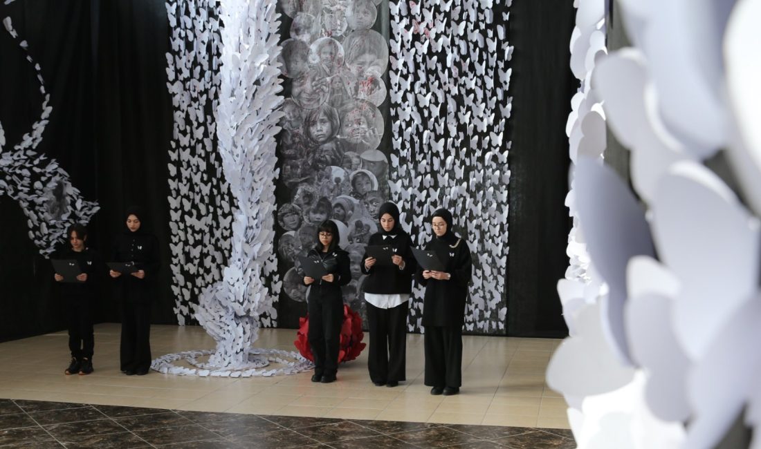 Erzurum’da Yakutiye Anadolu Lisesi ile Tevfik İleri Anadolu Lisesi öğretmenleri,