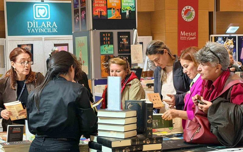 Kepez Kitap Fuarı kapılarını açtı Antalya’nın kültür ve edebiyat vizyonuna önemli katkılar sunan Kepez Kitap