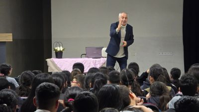 İZMİR – Buca Gazi Ortaokulu Kitap Kulübü öğrencileri, anlamlı bir